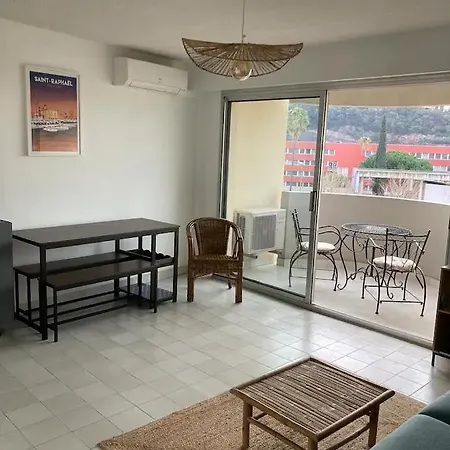 Apartment Studio Plein Sud Pres De La Yourhosthelper Saint-Raphael (Var)