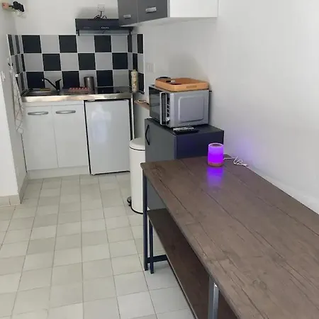 Studio Plein Sud Pres De La Yourhosthelper Apartment
